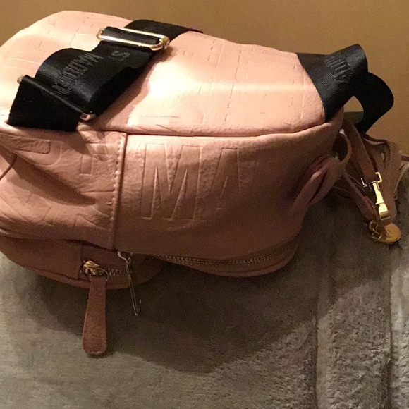Designer Steve Madden Medium Backpack Purse / Pink / Roségold Color / Imprint - Picture 9 of 10